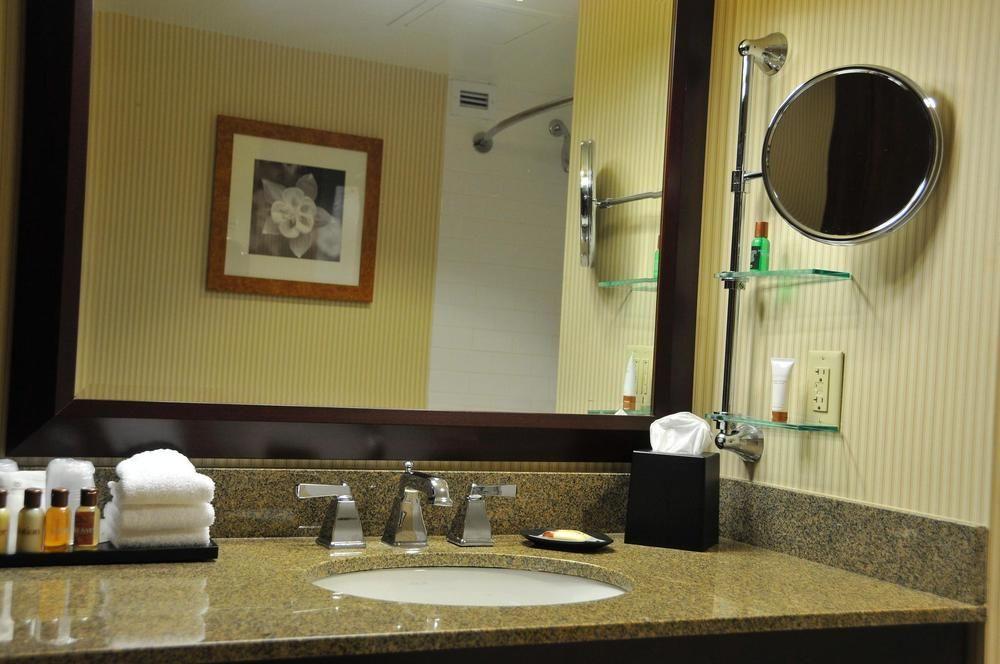 Blue Ridge Hotel & Conference Center 罗阿诺克 外观 照片