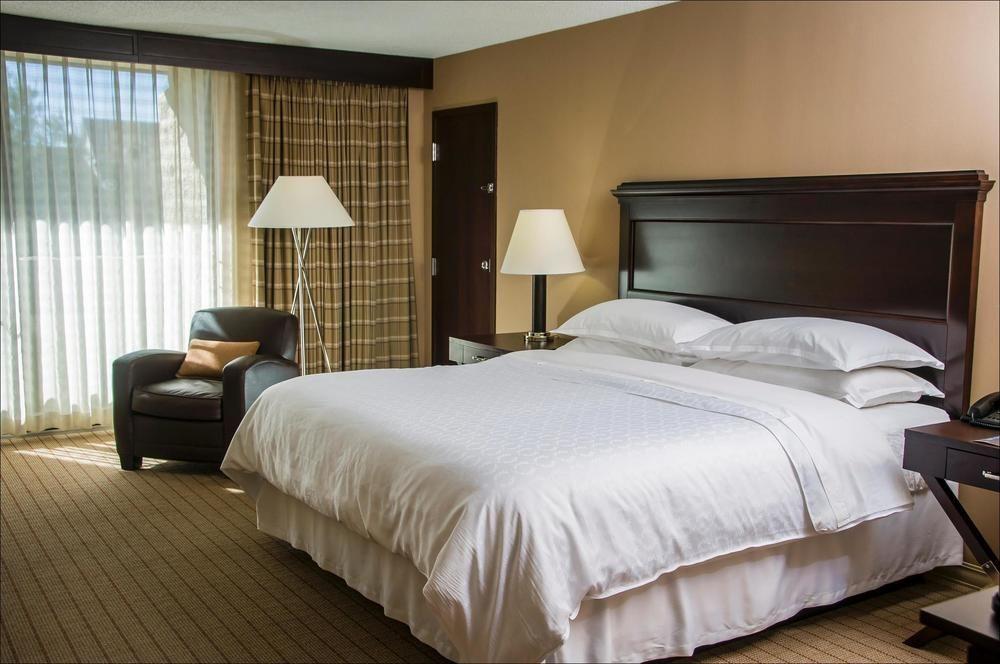 Blue Ridge Hotel & Conference Center 罗阿诺克 外观 照片