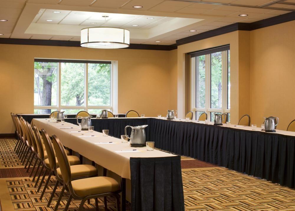 Blue Ridge Hotel & Conference Center 罗阿诺克 外观 照片