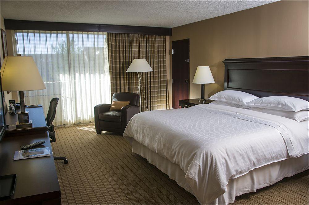 Blue Ridge Hotel & Conference Center 罗阿诺克 外观 照片