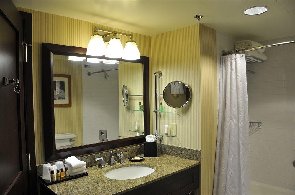 Blue Ridge Hotel & Conference Center 罗阿诺克 外观 照片