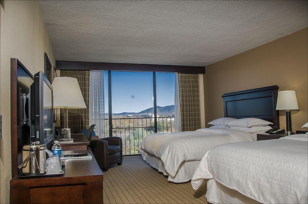 Blue Ridge Hotel & Conference Center 罗阿诺克 外观 照片