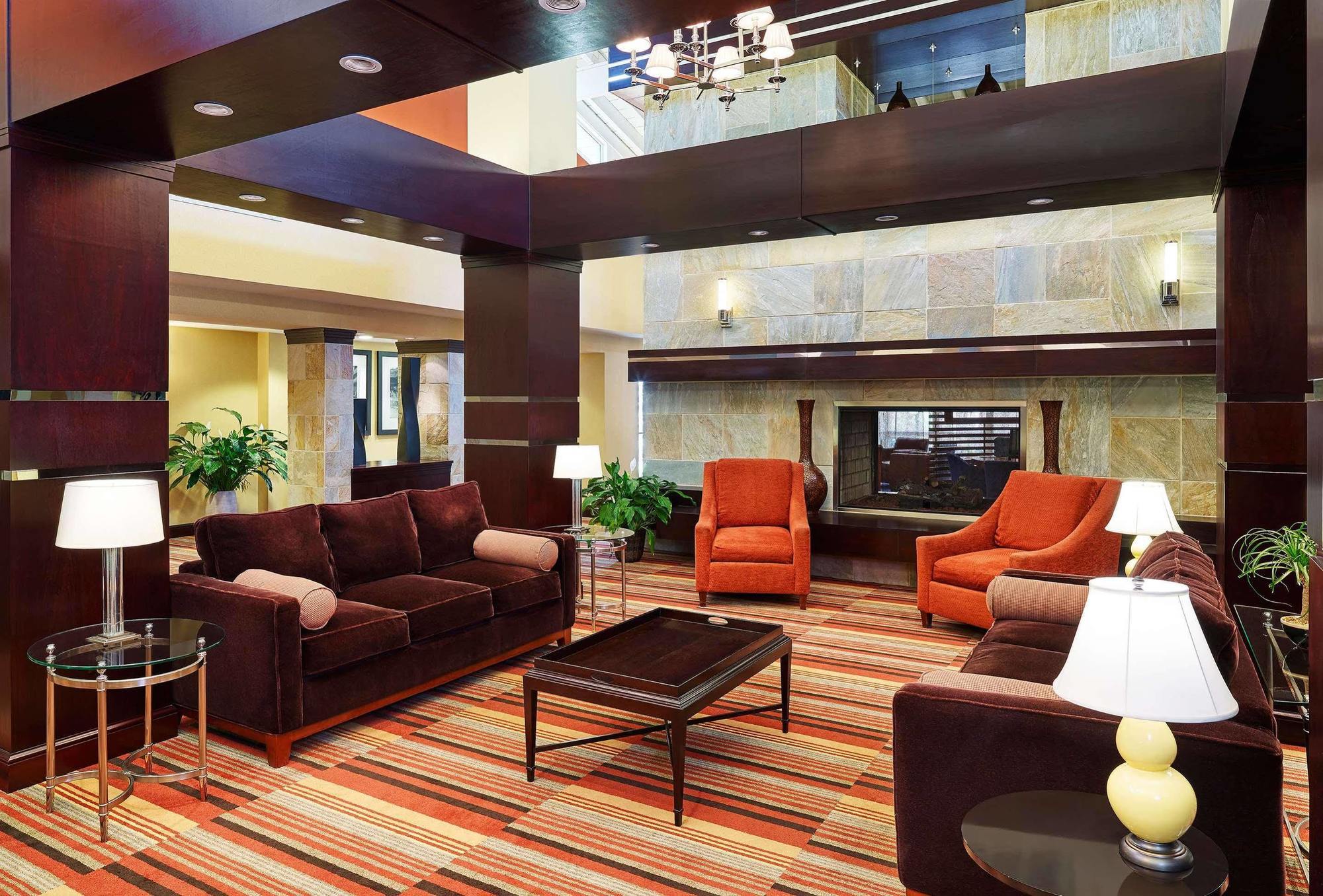 Blue Ridge Hotel & Conference Center 罗阿诺克 外观 照片