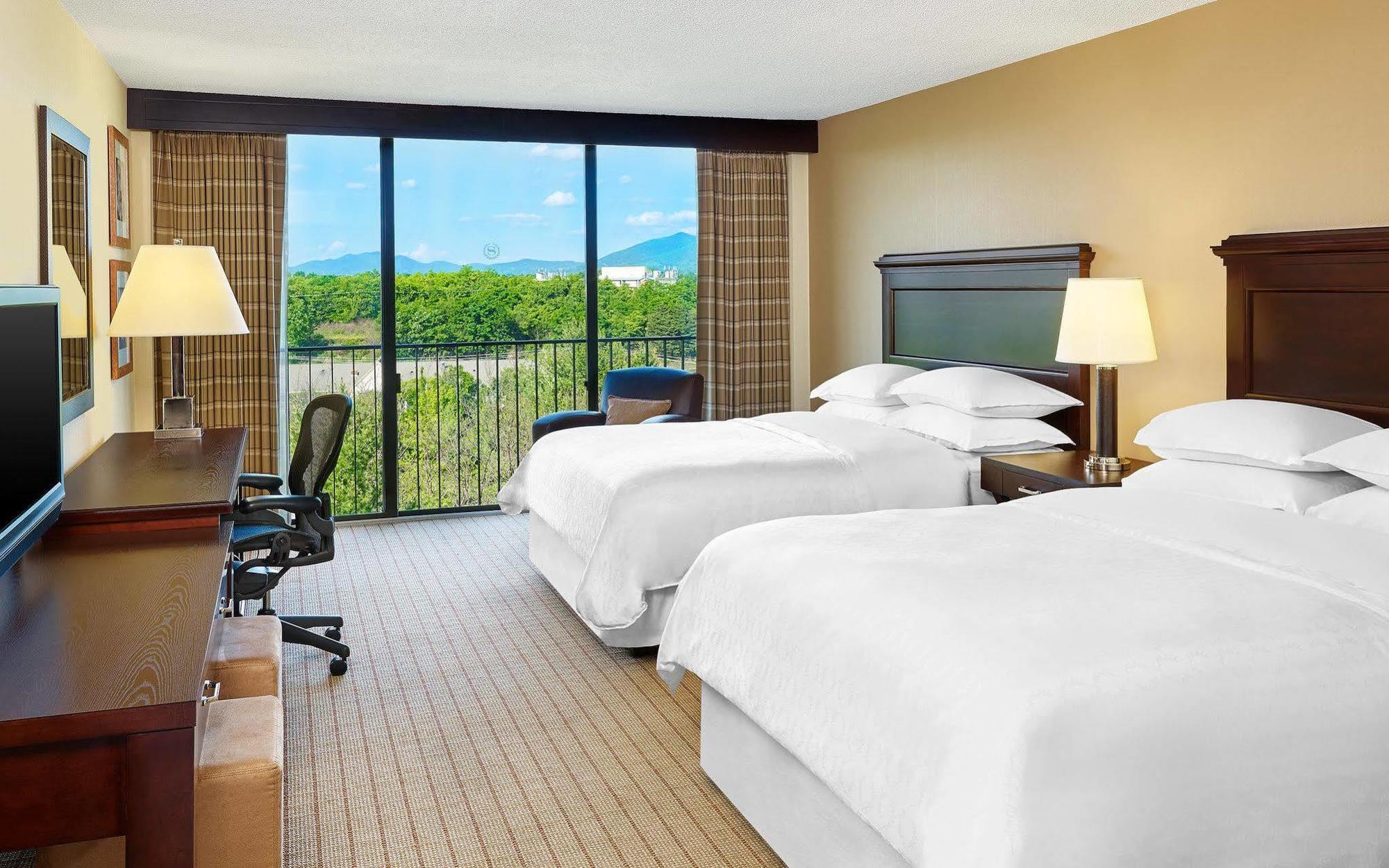Blue Ridge Hotel & Conference Center 罗阿诺克 外观 照片