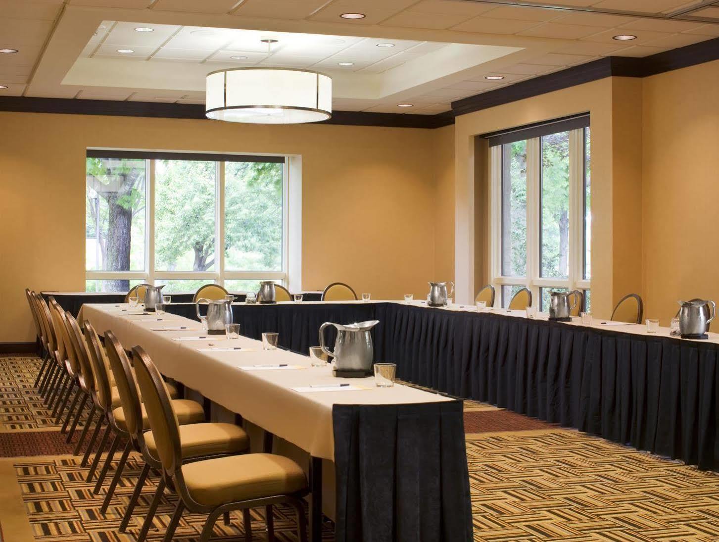 Blue Ridge Hotel & Conference Center 罗阿诺克 外观 照片
