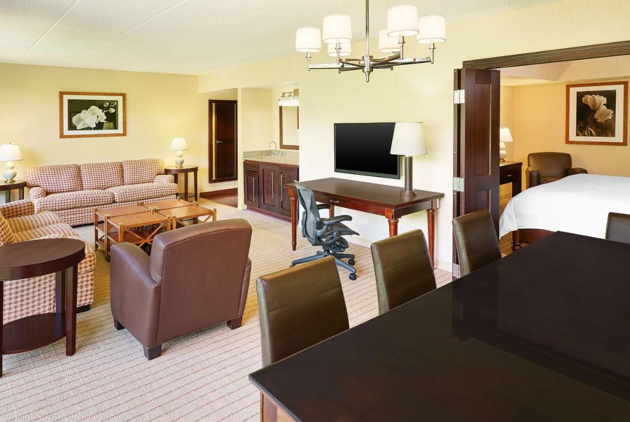 Blue Ridge Hotel & Conference Center 罗阿诺克 外观 照片